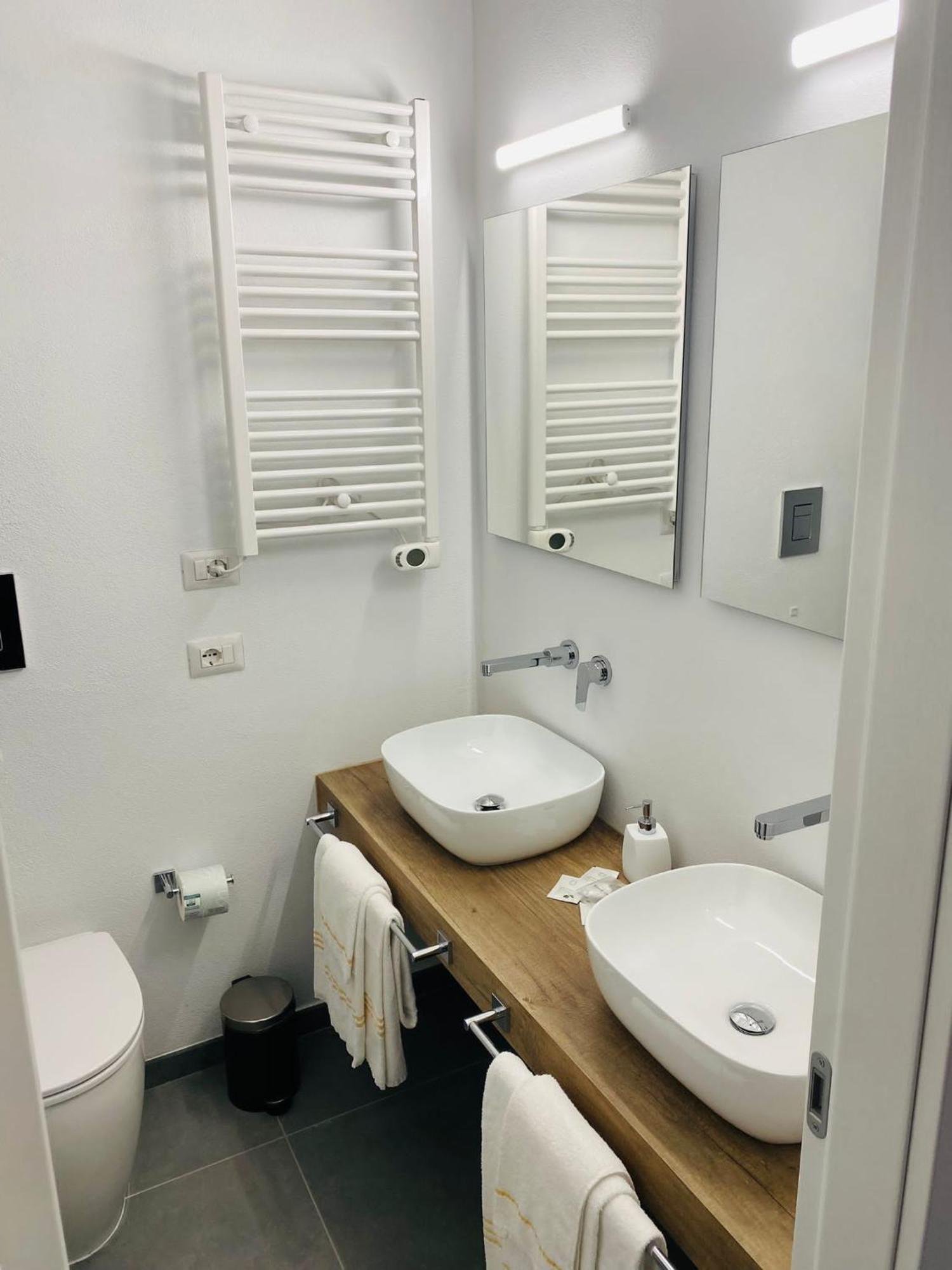ホテル Luxury Loft 35 カリアリ エクステリア 写真