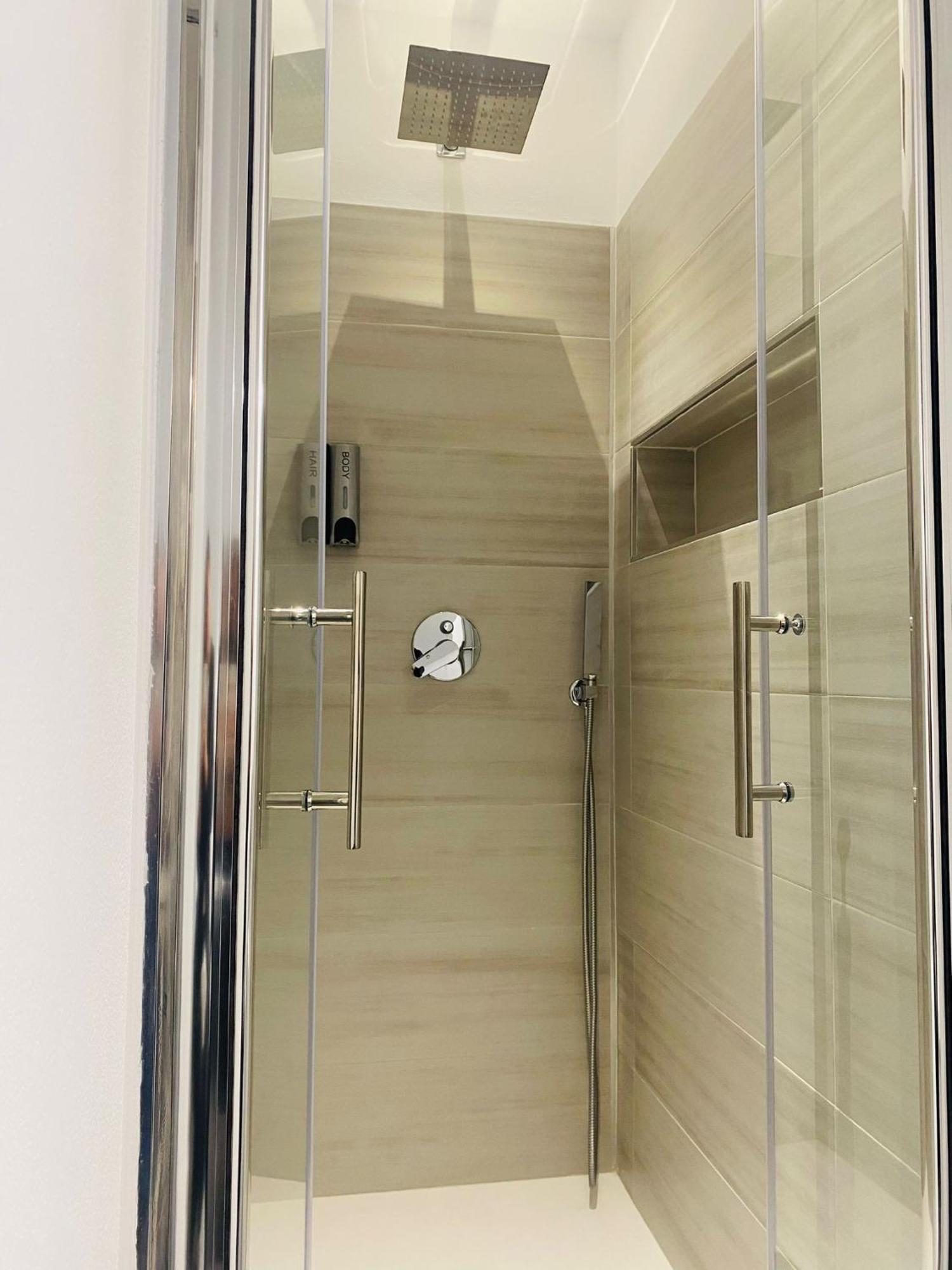 ホテル Luxury Loft 35 カリアリ エクステリア 写真
