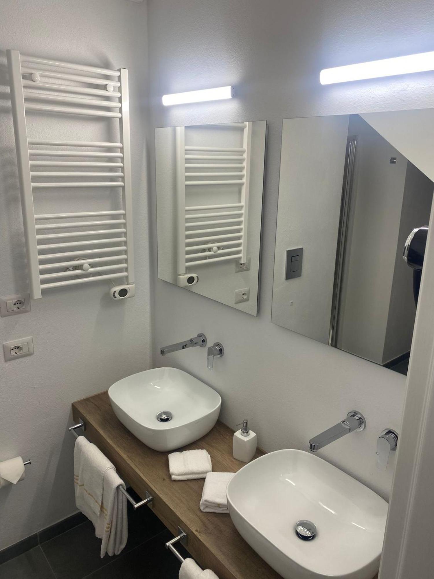 ホテル Luxury Loft 35 カリアリ エクステリア 写真