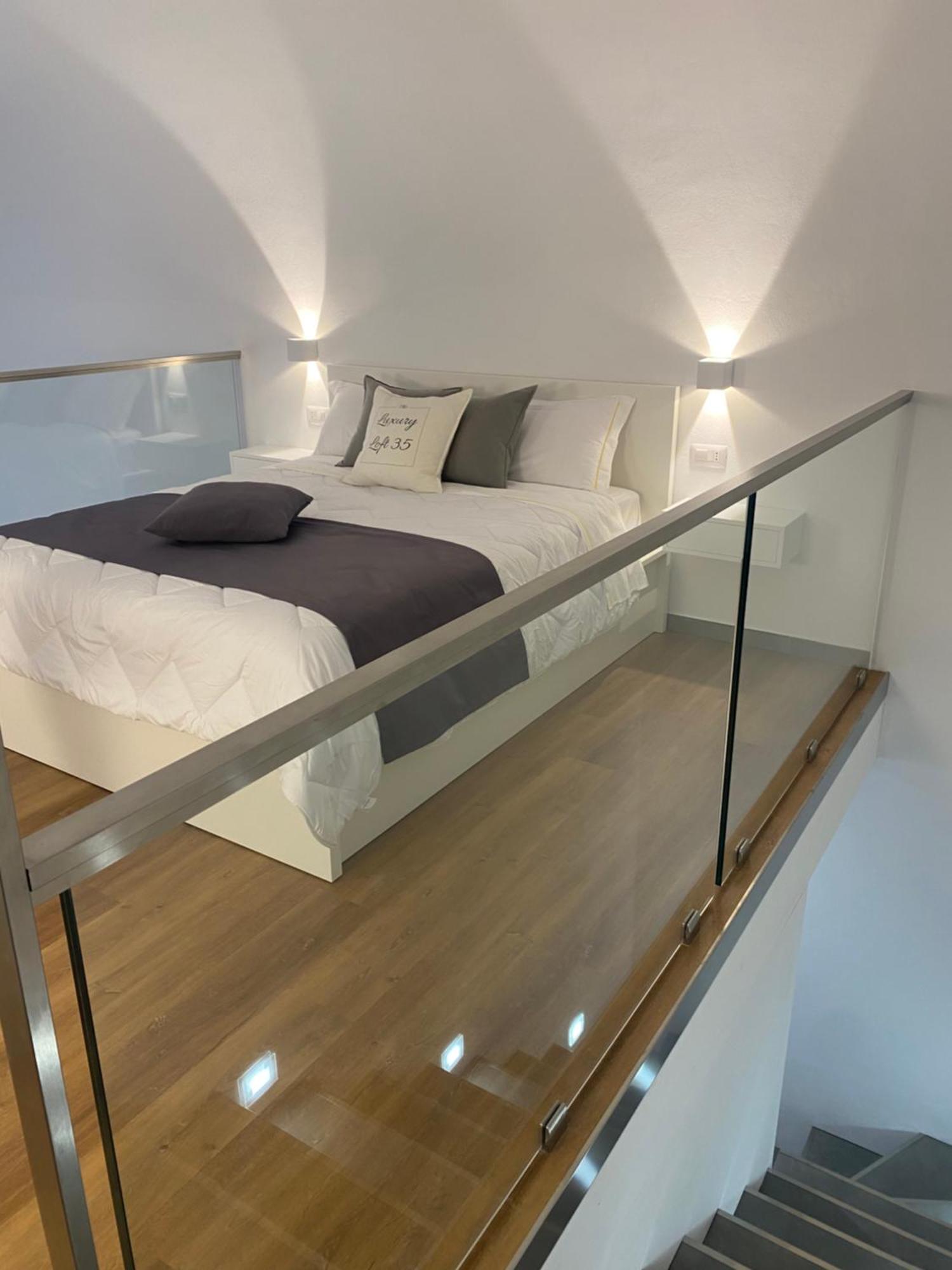 ホテル Luxury Loft 35 カリアリ エクステリア 写真